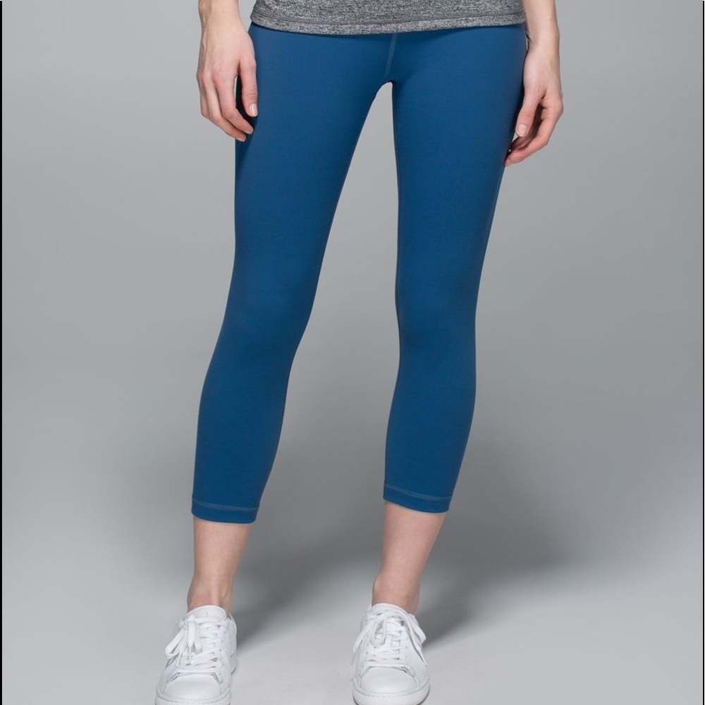 Blue cropped wunder under size 6